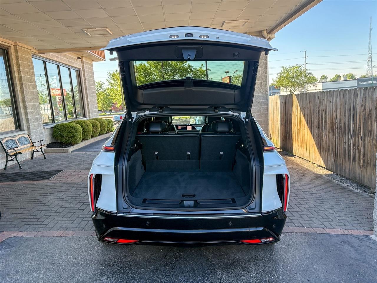 Cadillac Lyriq Lux-1 2024