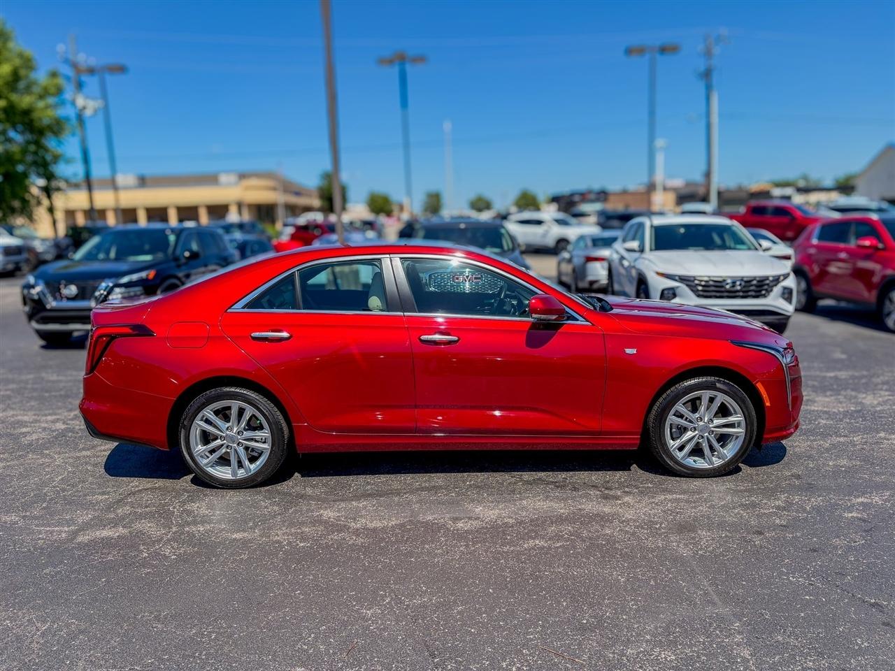 Cadillac CT4  2025