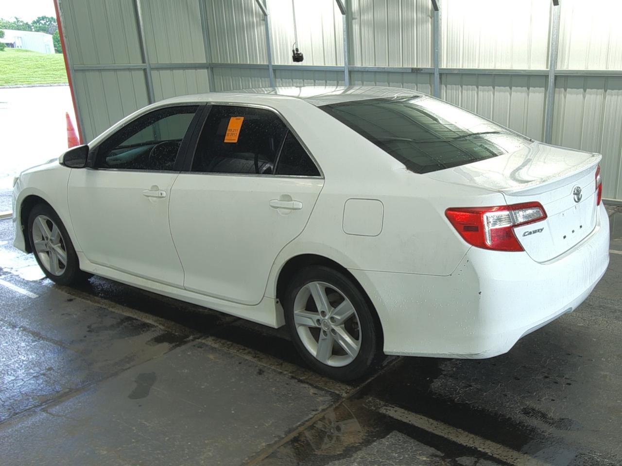 Toyota Camry 4dr Sdn I4 Auto SE (Natl) 2013
