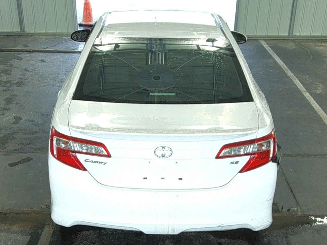 Toyota Camry 4dr Sdn I4 Auto SE (Natl) 2013