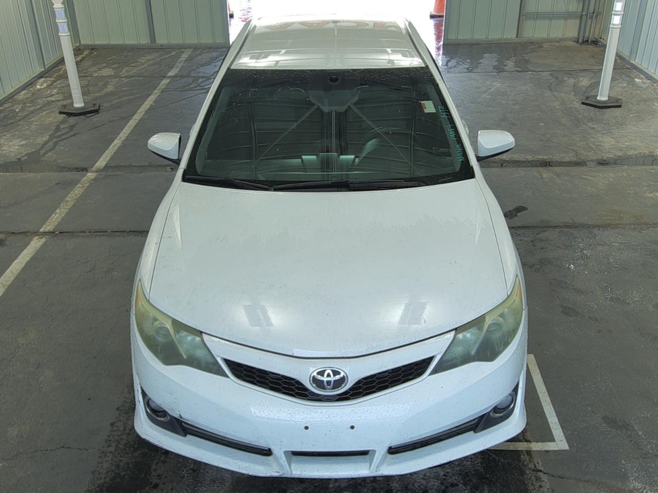Toyota Camry 4dr Sdn I4 Auto SE (Natl) 2013