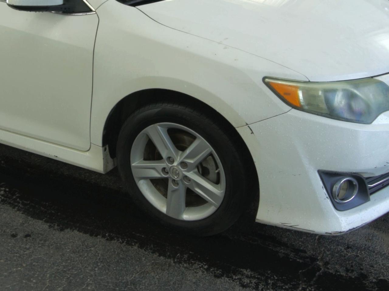 Toyota Camry 4dr Sdn I4 Auto SE (Natl) 2013