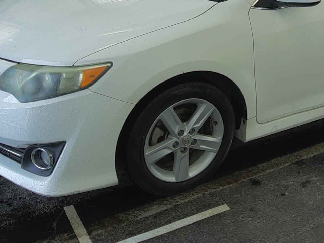 Toyota Camry 4dr Sdn I4 Auto SE (Natl) 2013