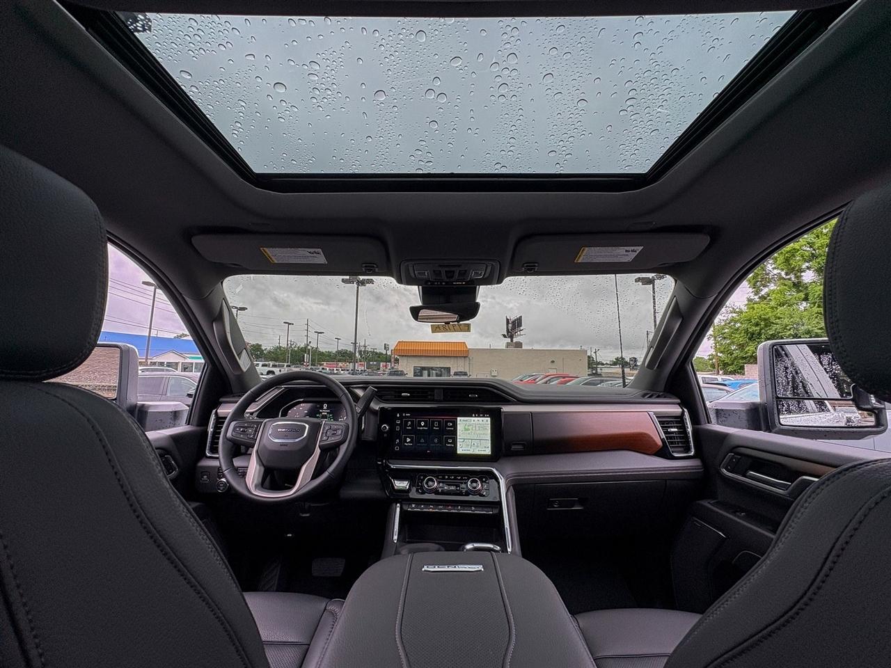 GMC Sierra 2500HD Denali Crew Cab 4WD 2026