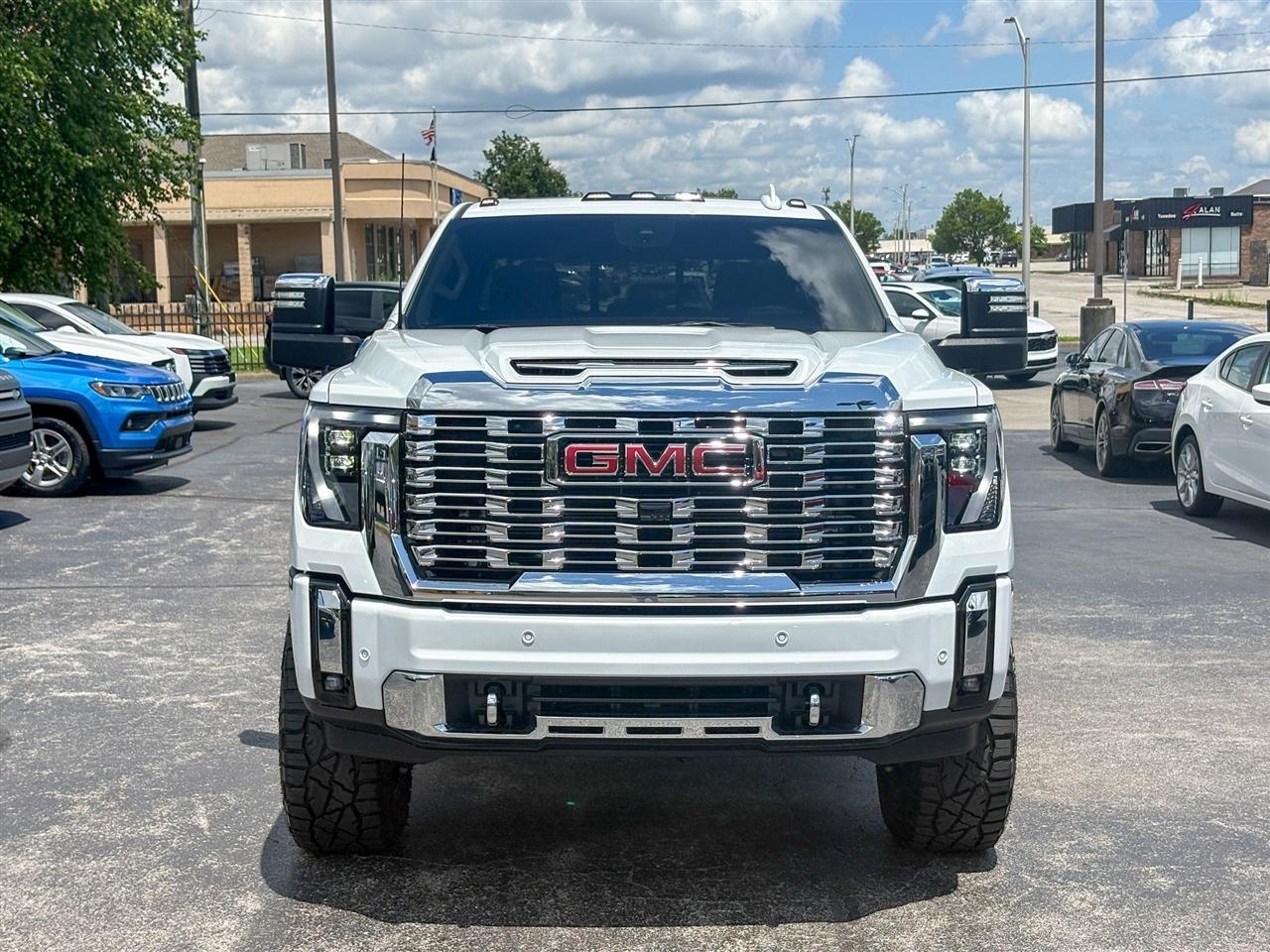 GMC Sierra 2500HD Denali Crew Cab 4WD 2026