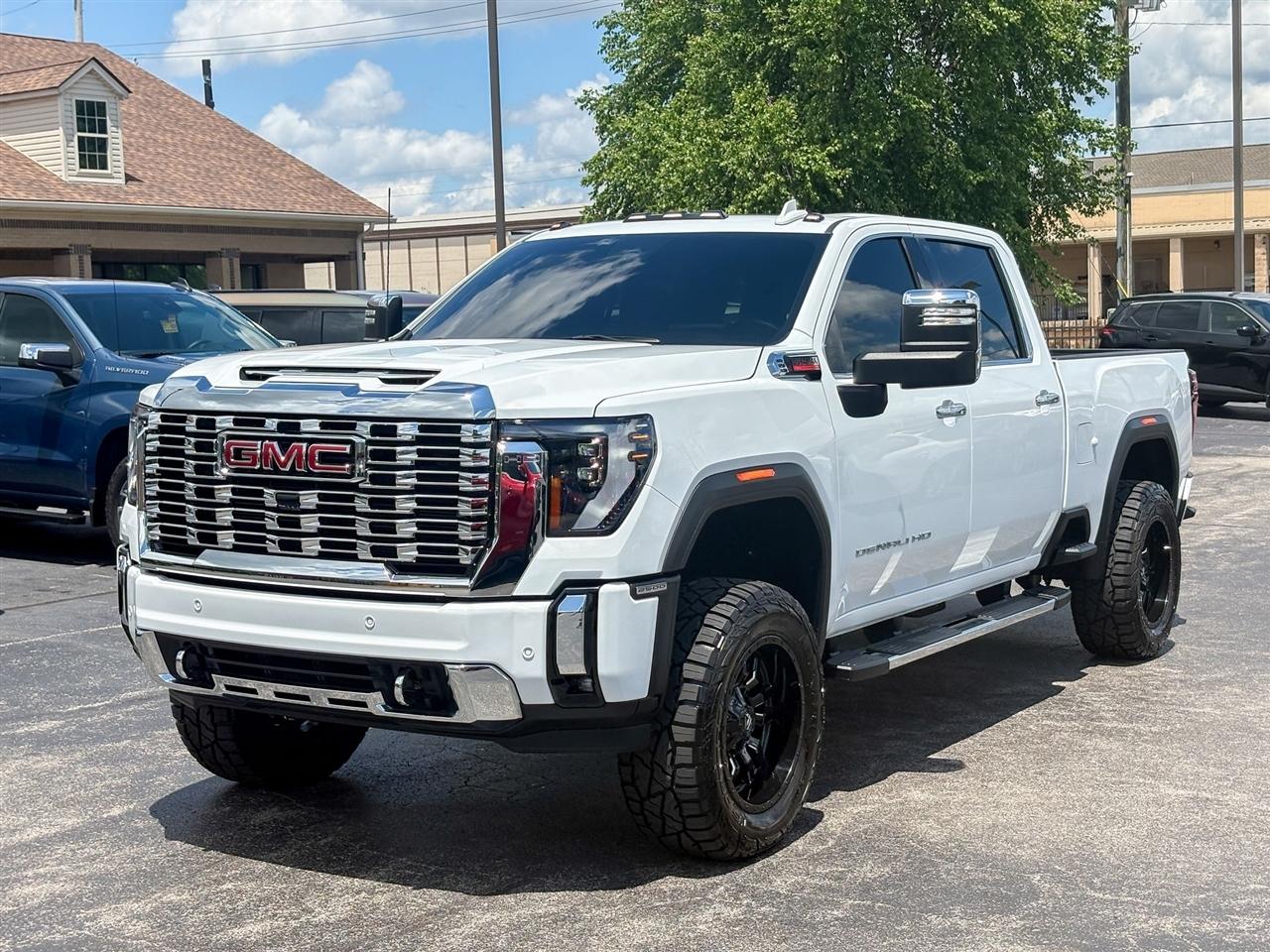 GMC Sierra 2500HD Denali Crew Cab 4WD 2026