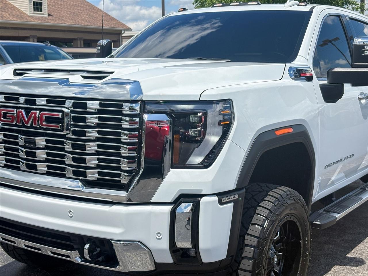 GMC Sierra 2500HD Denali Crew Cab 4WD 2026