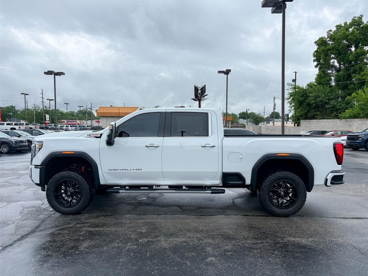 GMC Sierra 2500HD Denali Crew Cab 4WD 2026