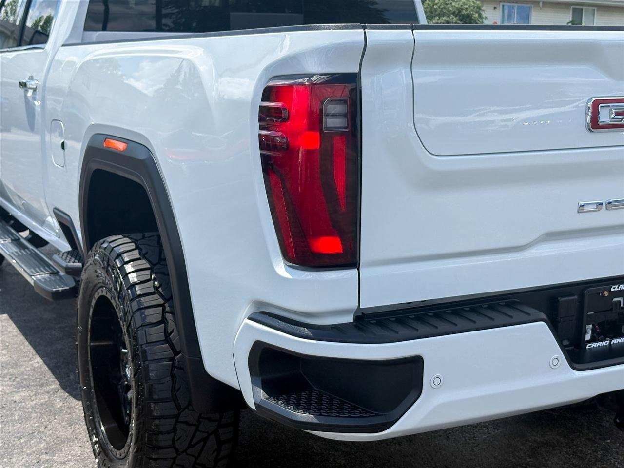 GMC Sierra 2500HD Denali Crew Cab 4WD 2026