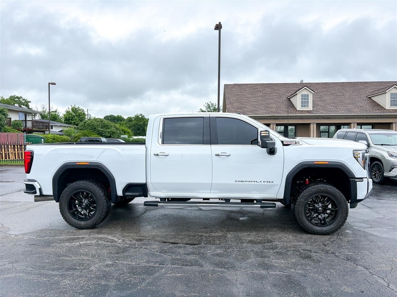GMC Sierra 2500HD Denali Crew Cab 4WD 2026