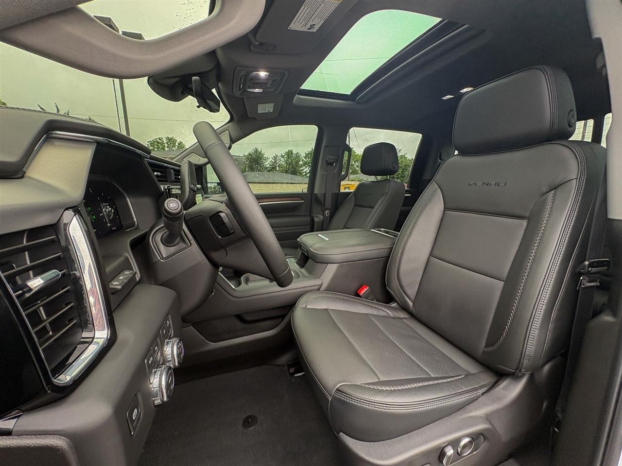 GMC Sierra 2500HD Denali Crew Cab 4WD 2026