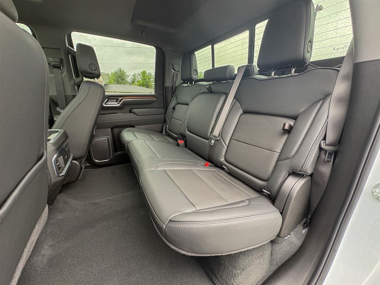 GMC Sierra 2500HD Denali Crew Cab 4WD 2026