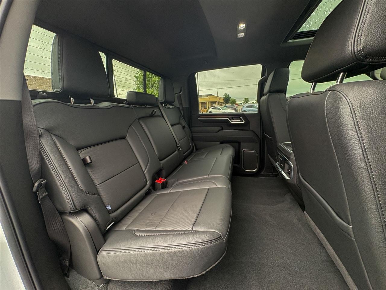 GMC Sierra 2500HD Denali Crew Cab 4WD 2026