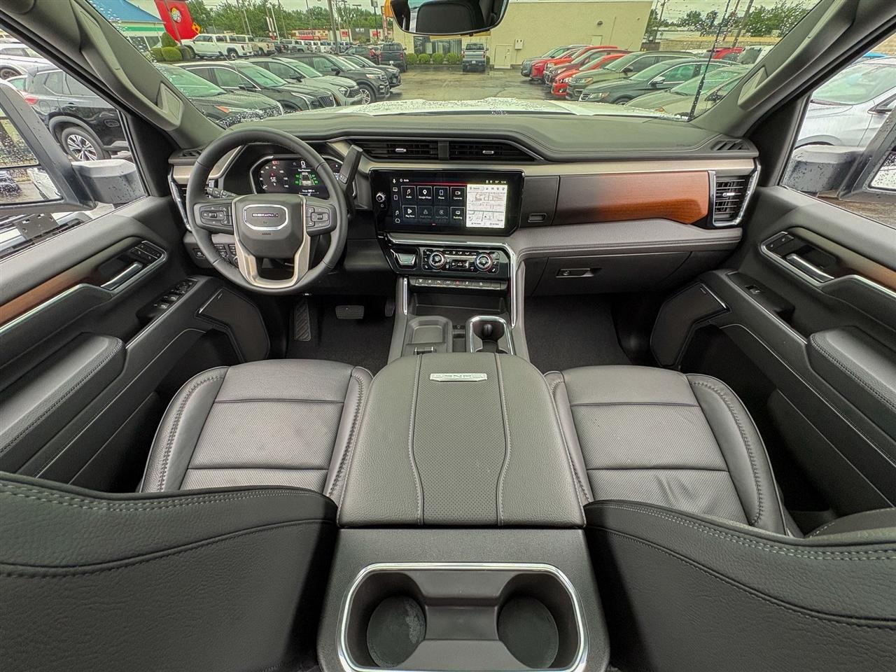GMC Sierra 2500HD Denali Crew Cab 4WD 2026
