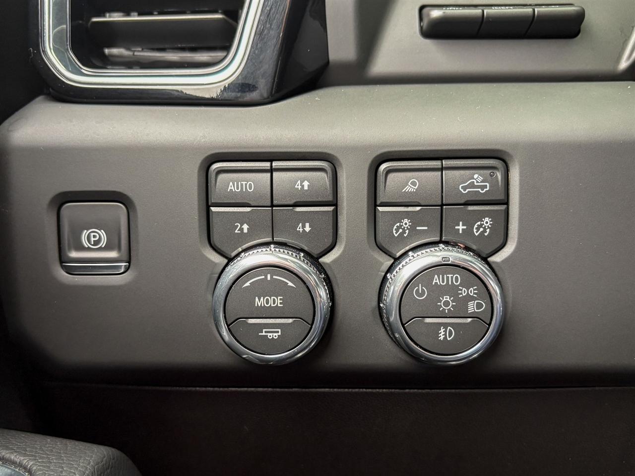 GMC Sierra 2500HD Denali Crew Cab 4WD 2026