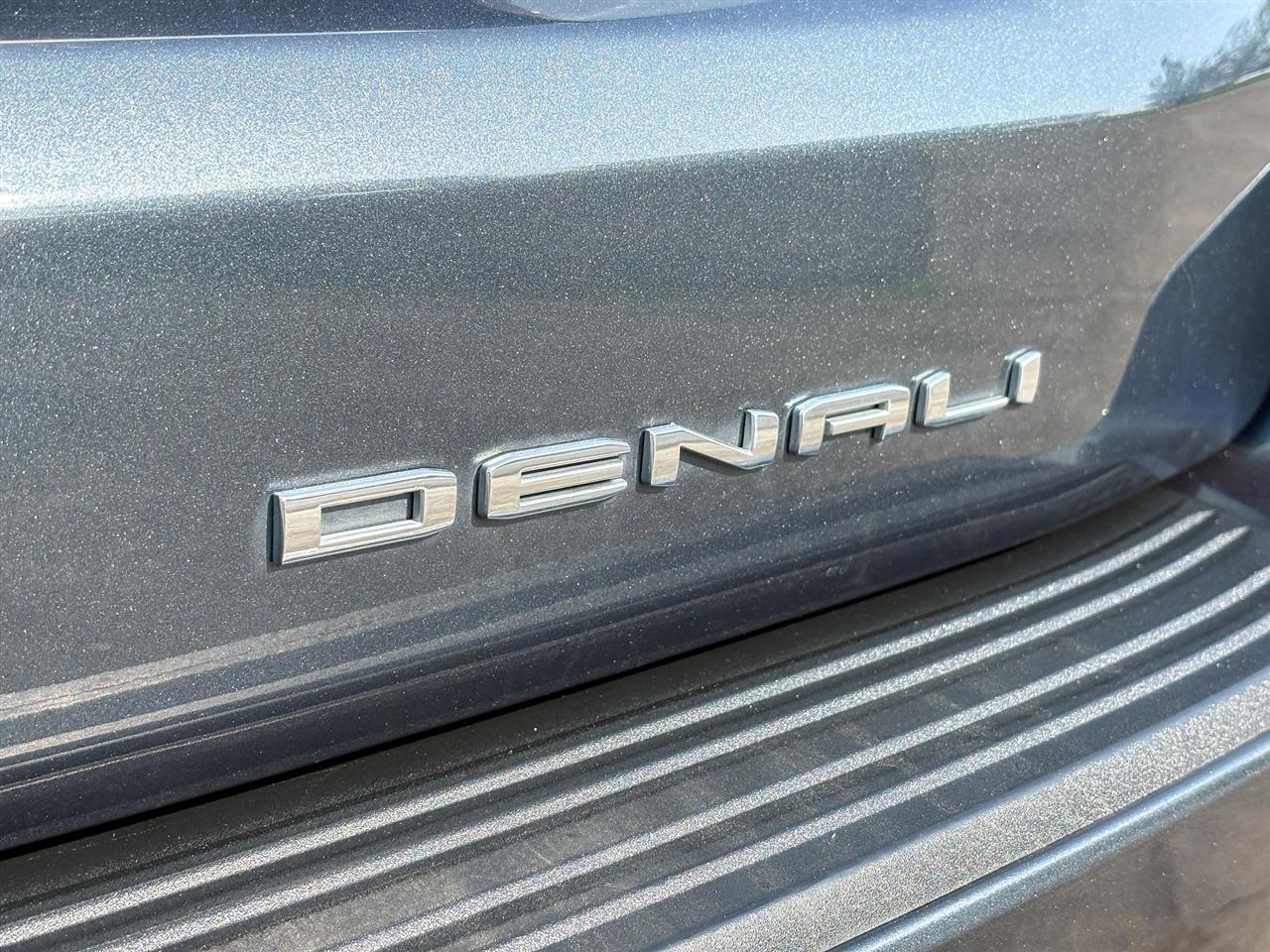 GMC Yukon Denali 4WD 2021