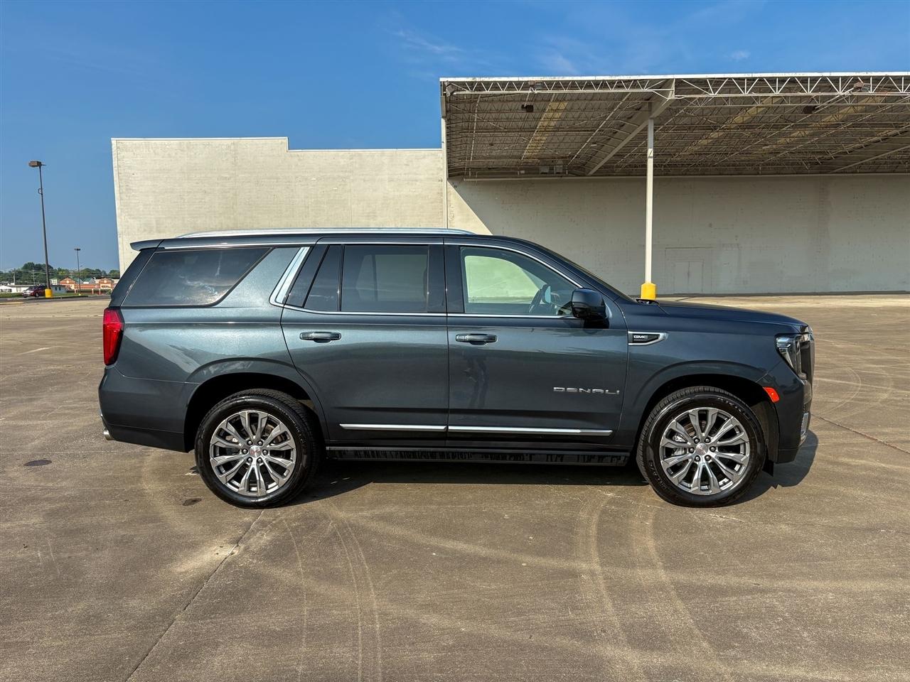 GMC Yukon Denali 4WD 2021