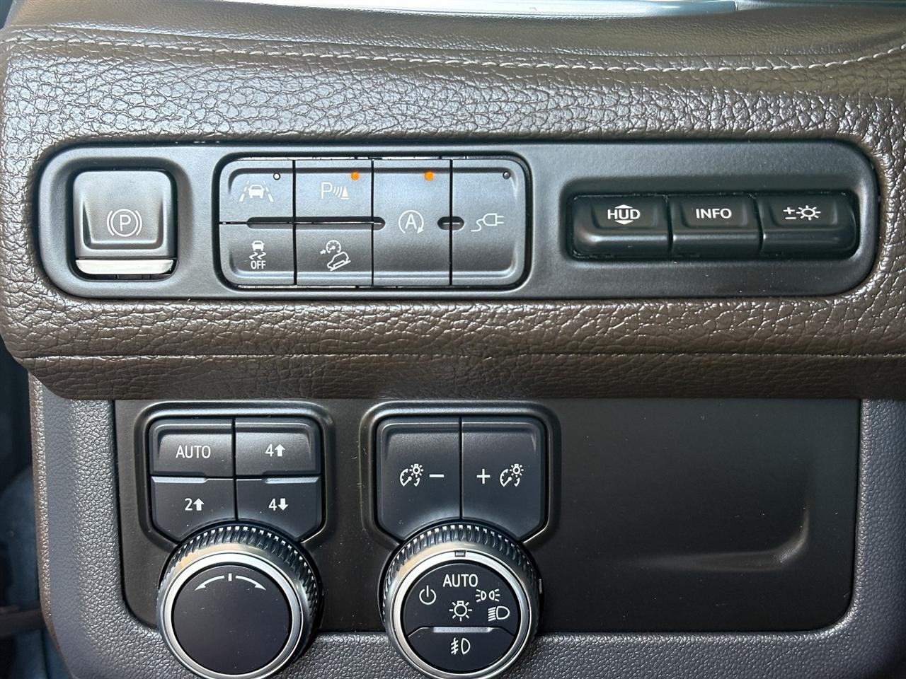 GMC Yukon Denali 4WD 2021