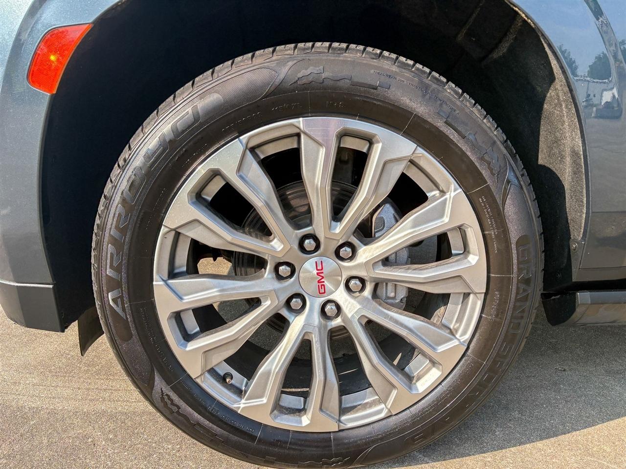 GMC Yukon Denali 4WD 2021