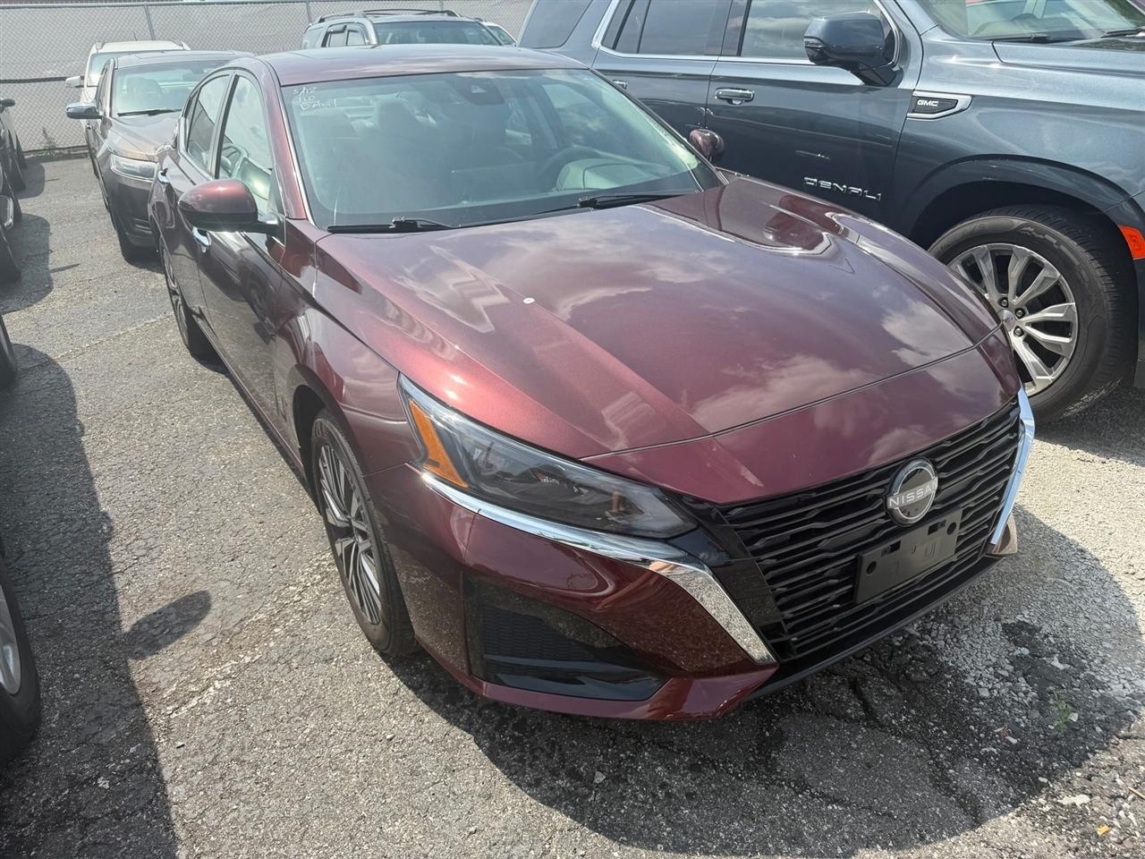 Nissan Altima  2024