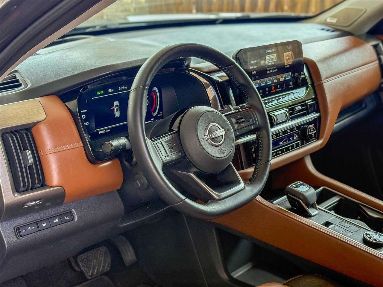 2025 Nissan Pathfinder Platinum 4WD's photo