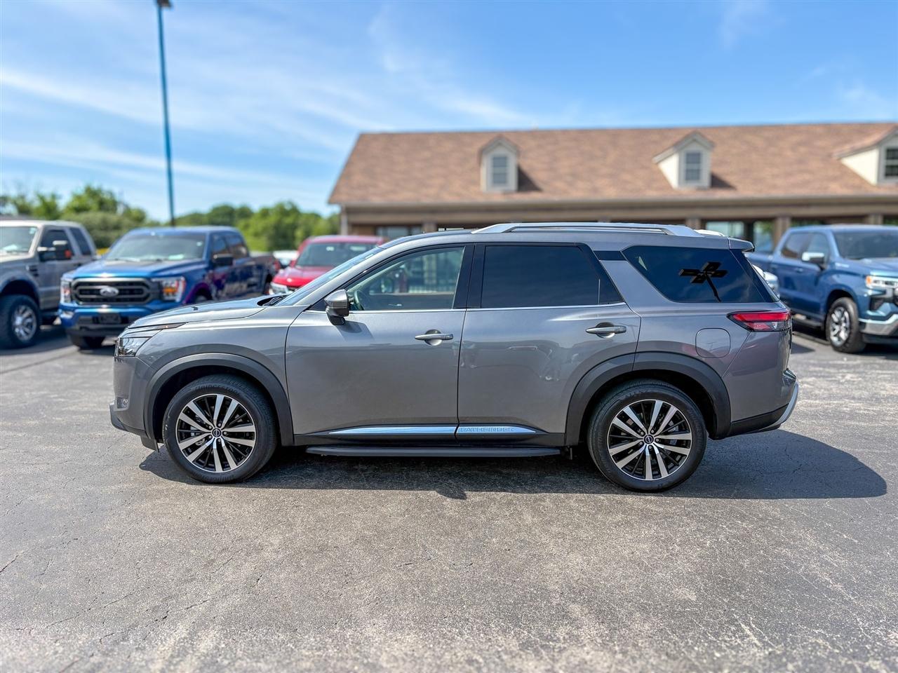 Nissan Pathfinder  2025