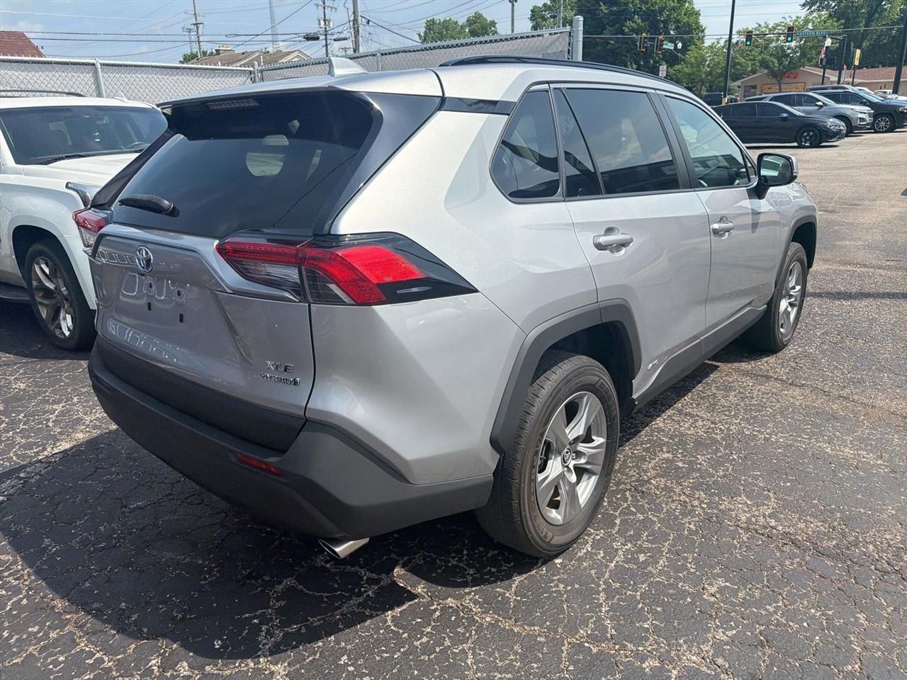 2022 Toyota RAV4 Hybrid XLE AWD's photo
