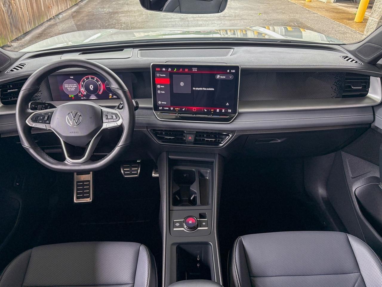 2026 Volkswagen Tiguan 2.0T SE R-Line Black's photo