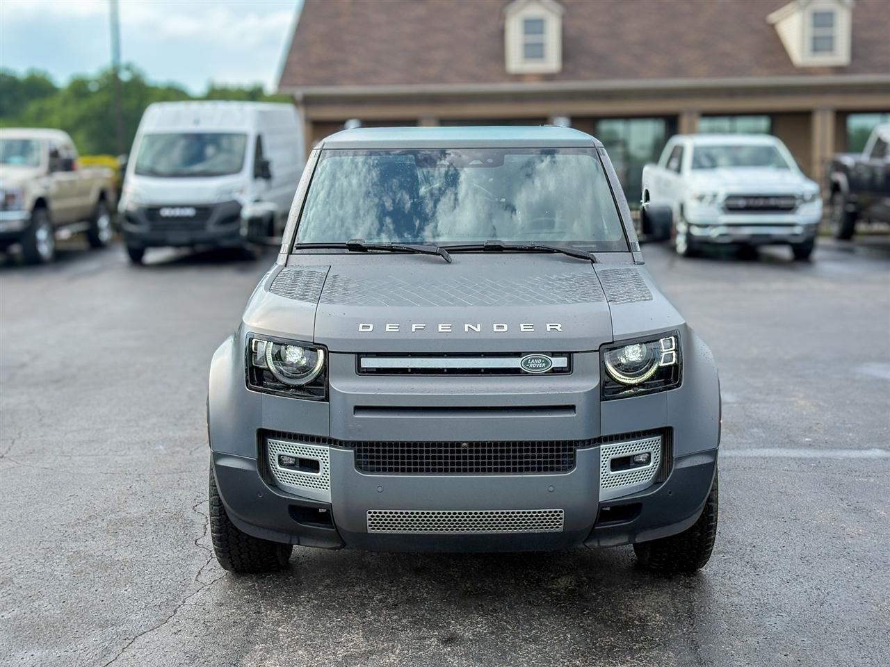 Land Rover Defender  2024