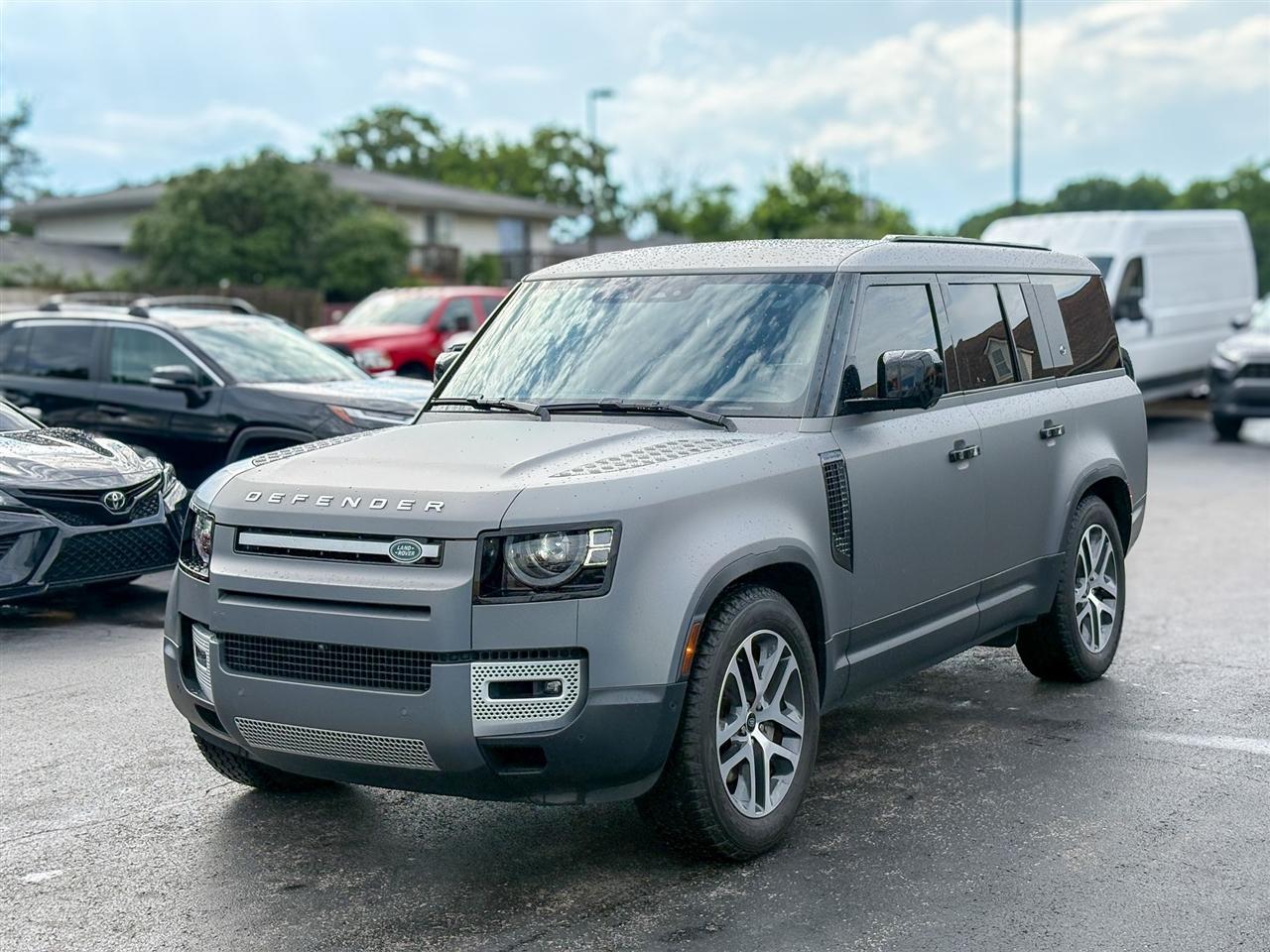 Land Rover Defender  2024