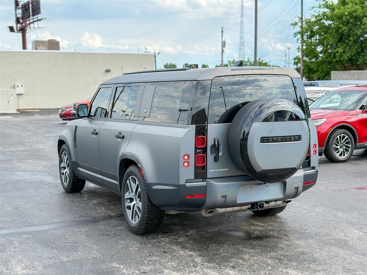 Land Rover Defender  2024