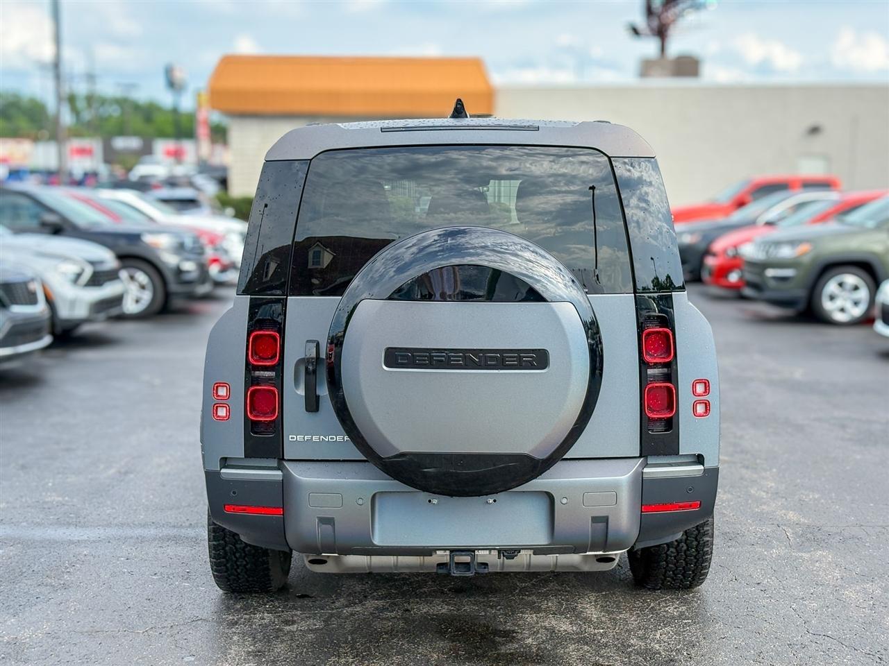 Land Rover Defender  2024