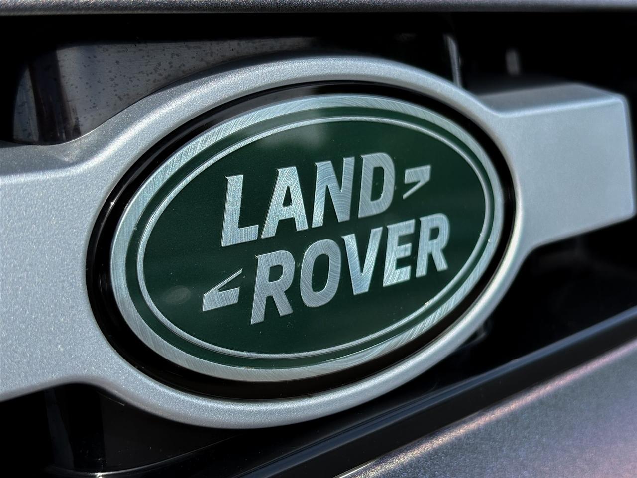 Land Rover Defender  2024