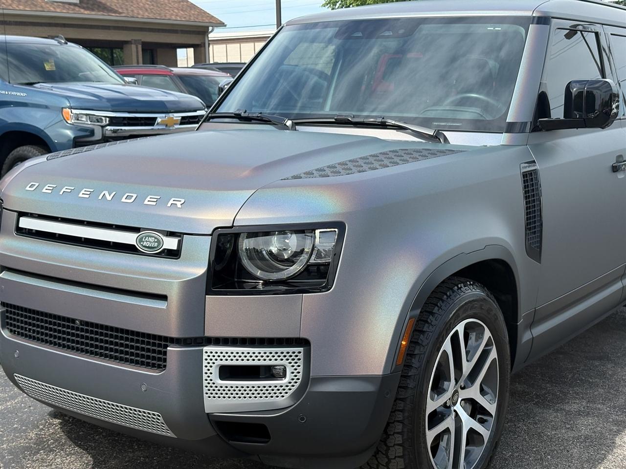 Land Rover Defender  2024