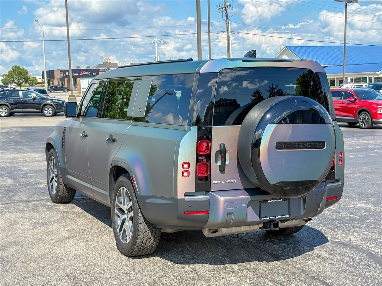 Land Rover Defender  2024