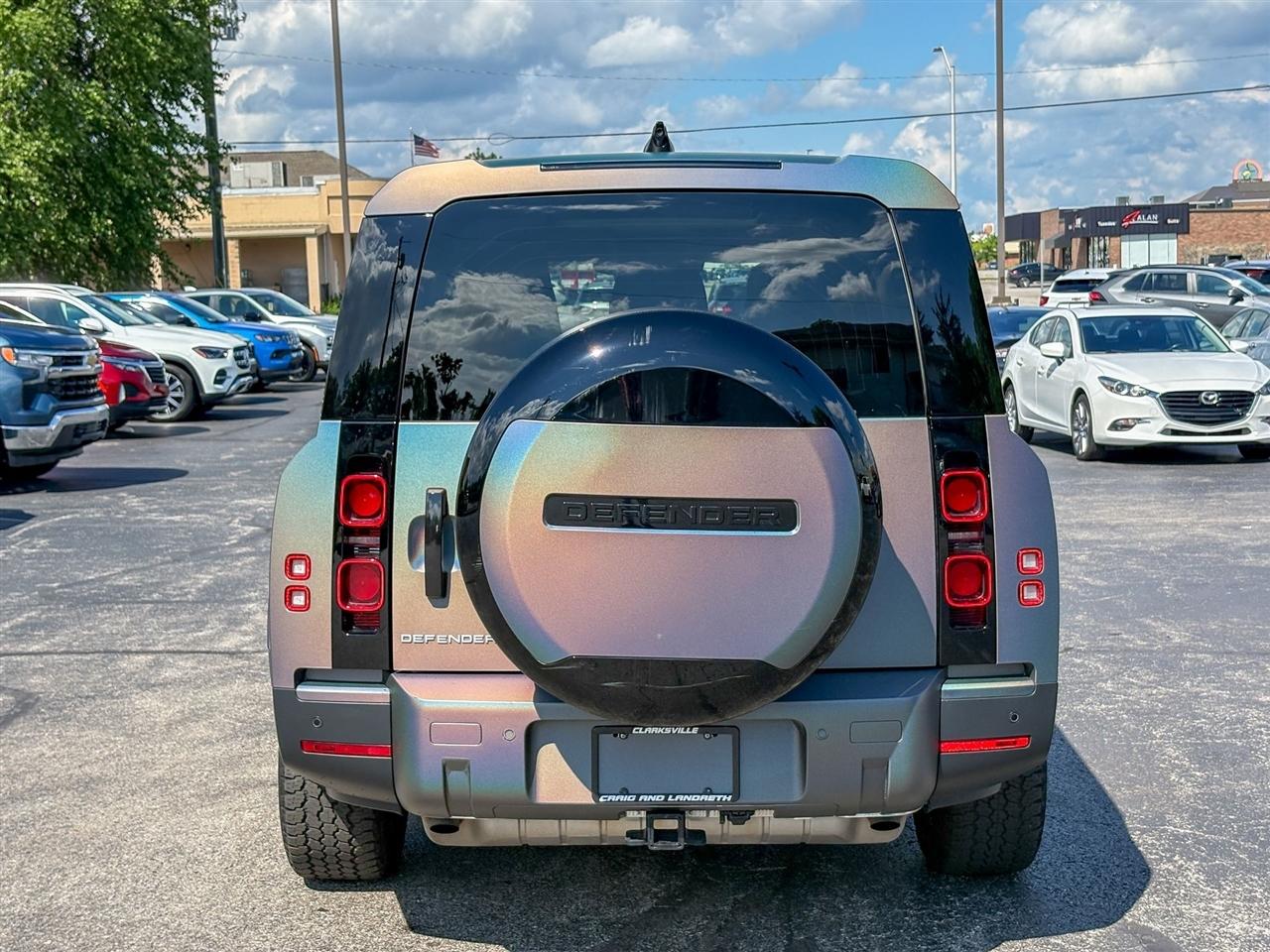 Land Rover Defender  2024