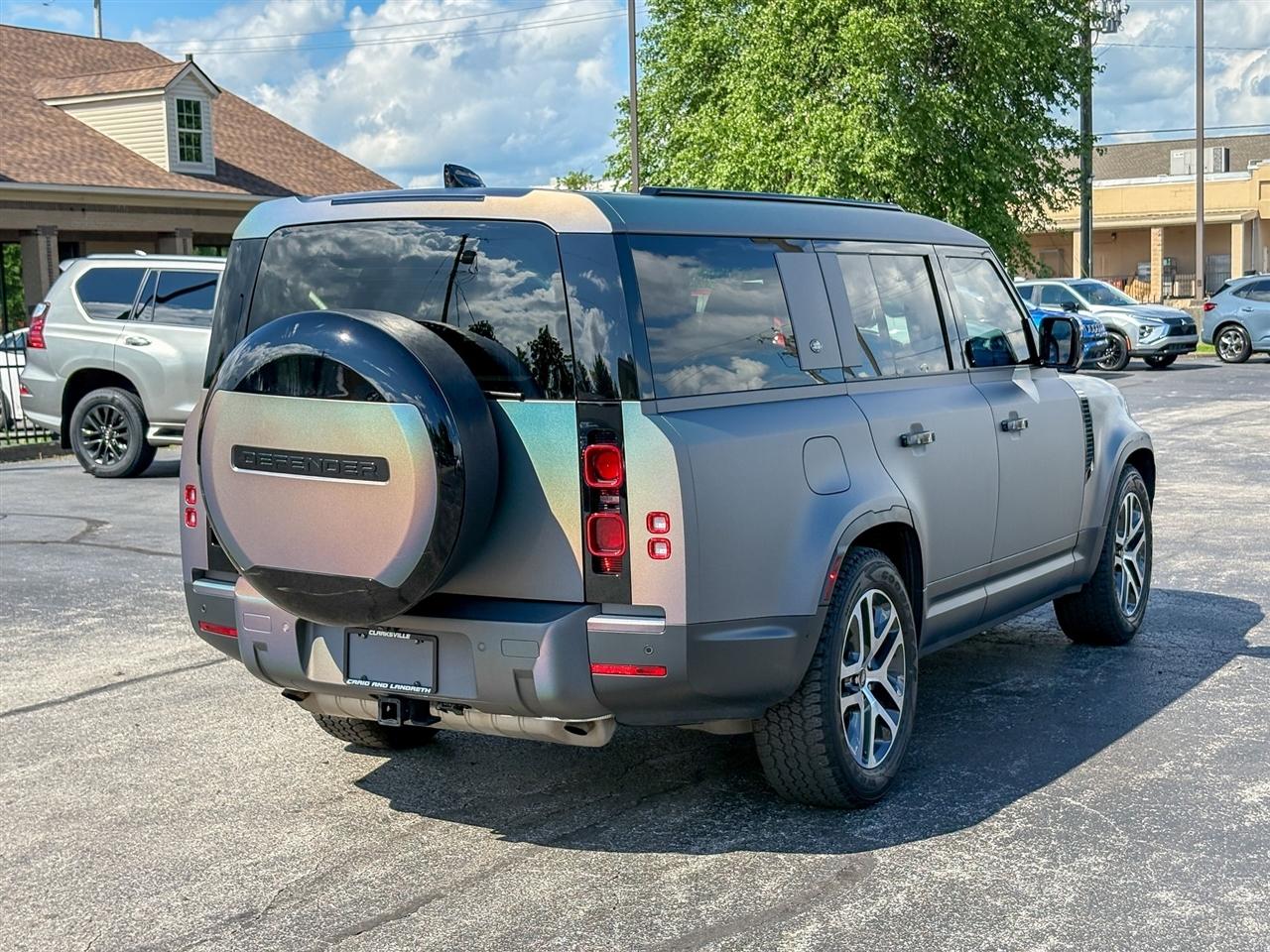 Land Rover Defender  2024