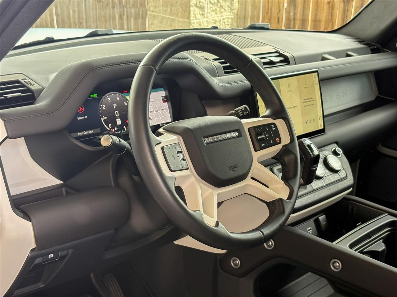 Land Rover Defender  2024