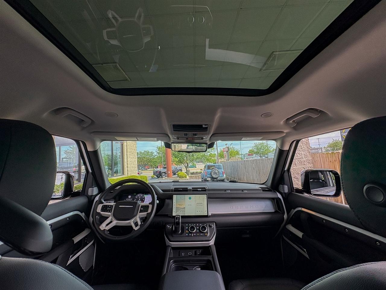 Land Rover Defender  2024