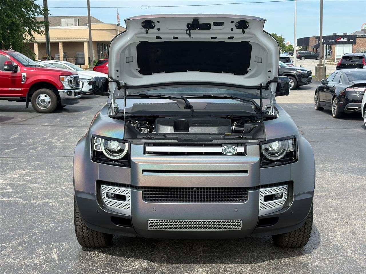 Land Rover Defender  2024