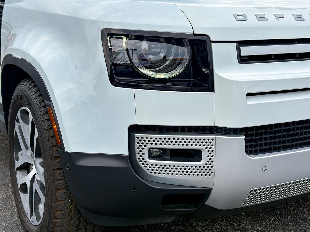 Land Rover Defender  2024