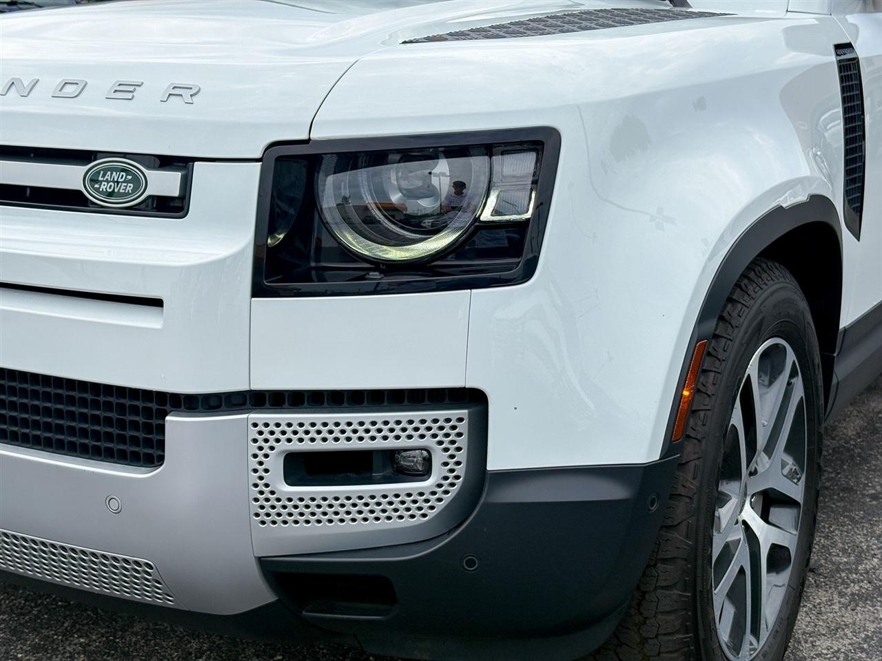 Land Rover Defender  2024