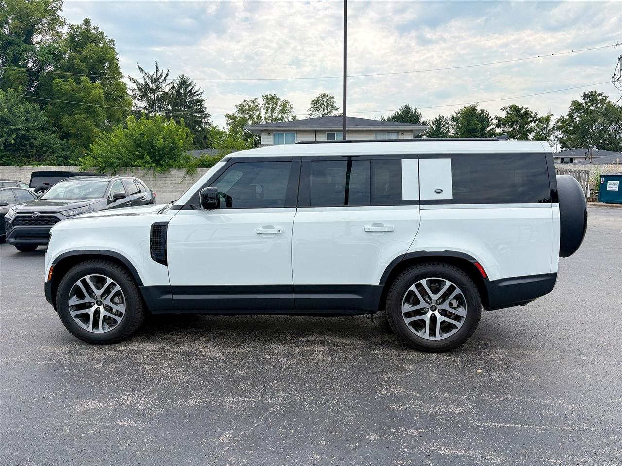 Land Rover Defender  2024