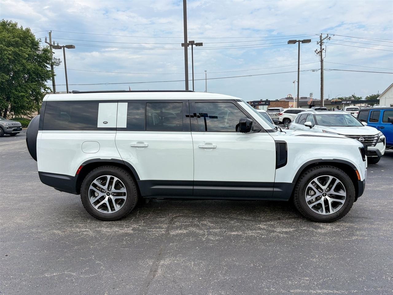 Land Rover Defender  2024