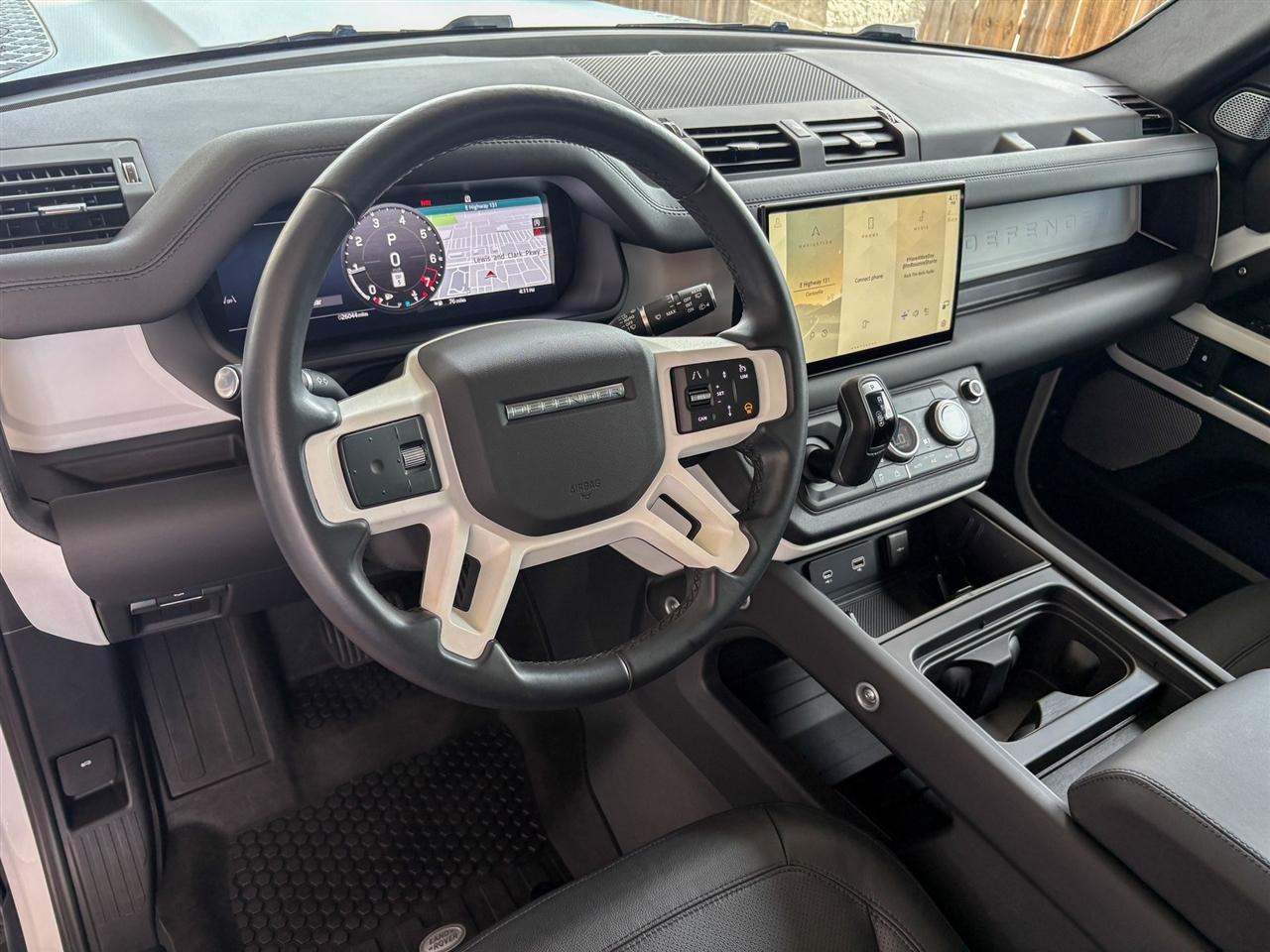 Land Rover Defender  2024