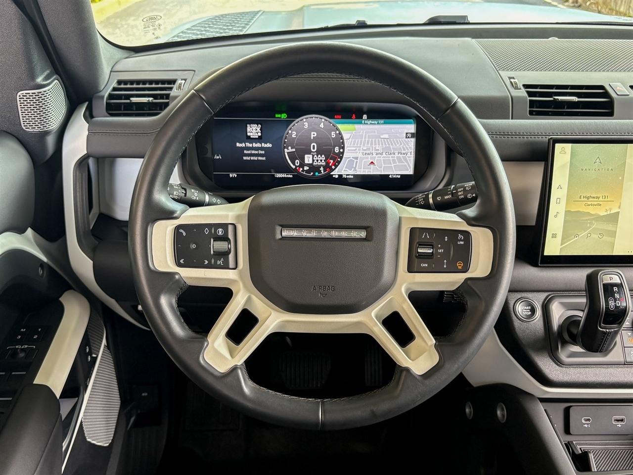 Land Rover Defender  2024