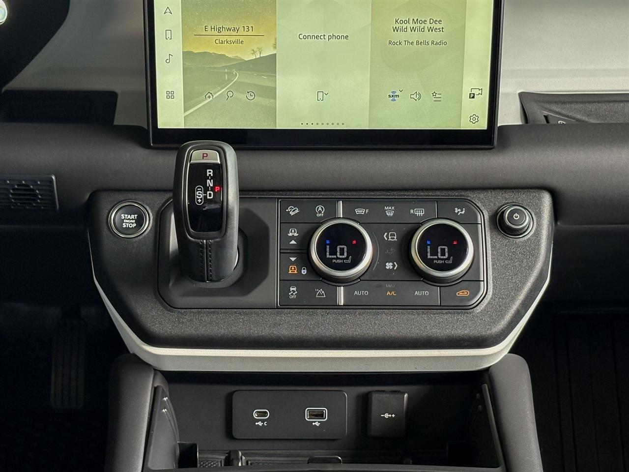 Land Rover Defender  2024