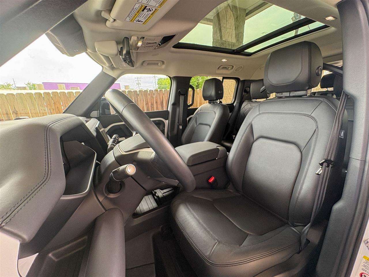 Land Rover Defender  2024