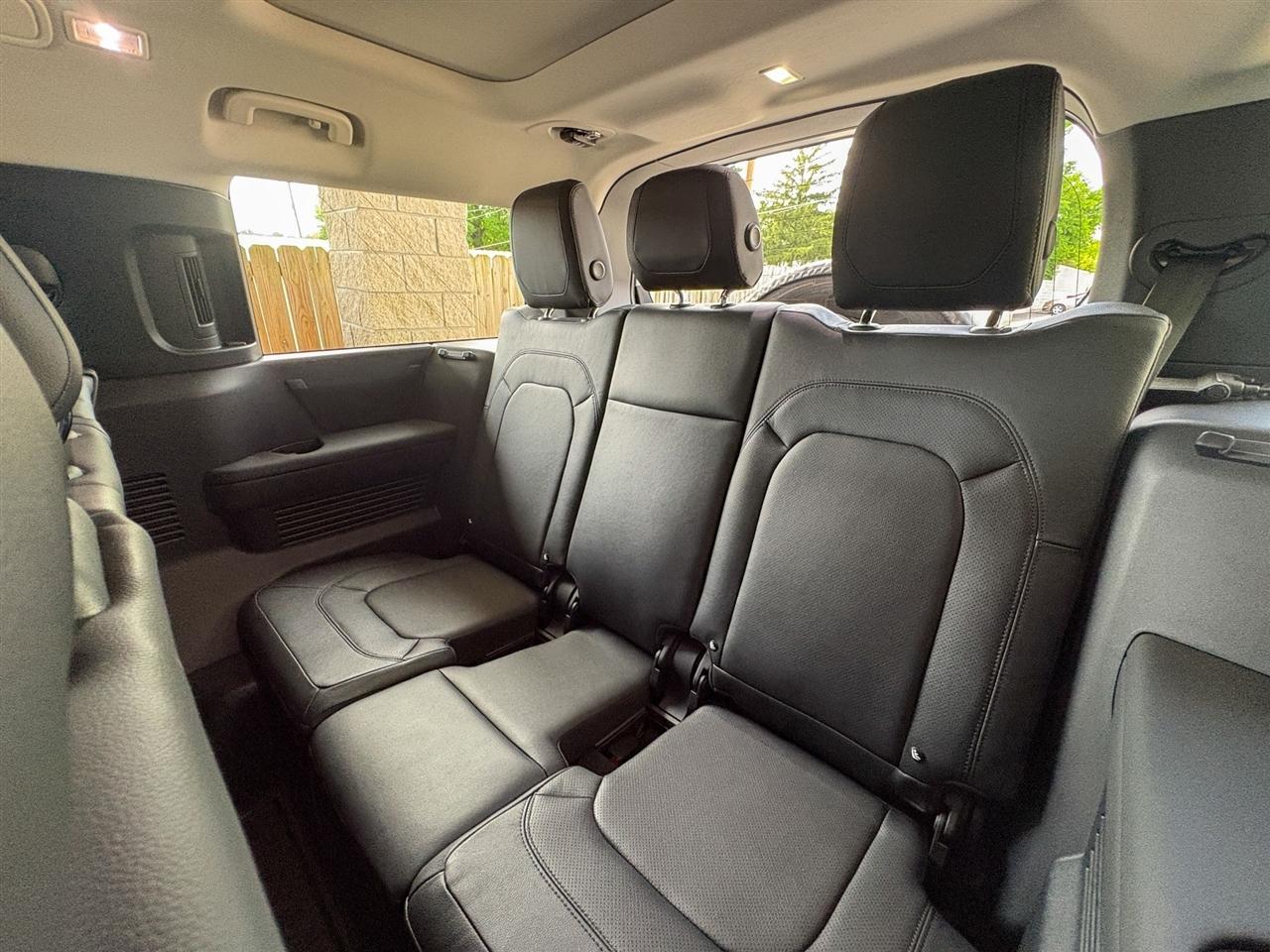 Land Rover Defender  2024