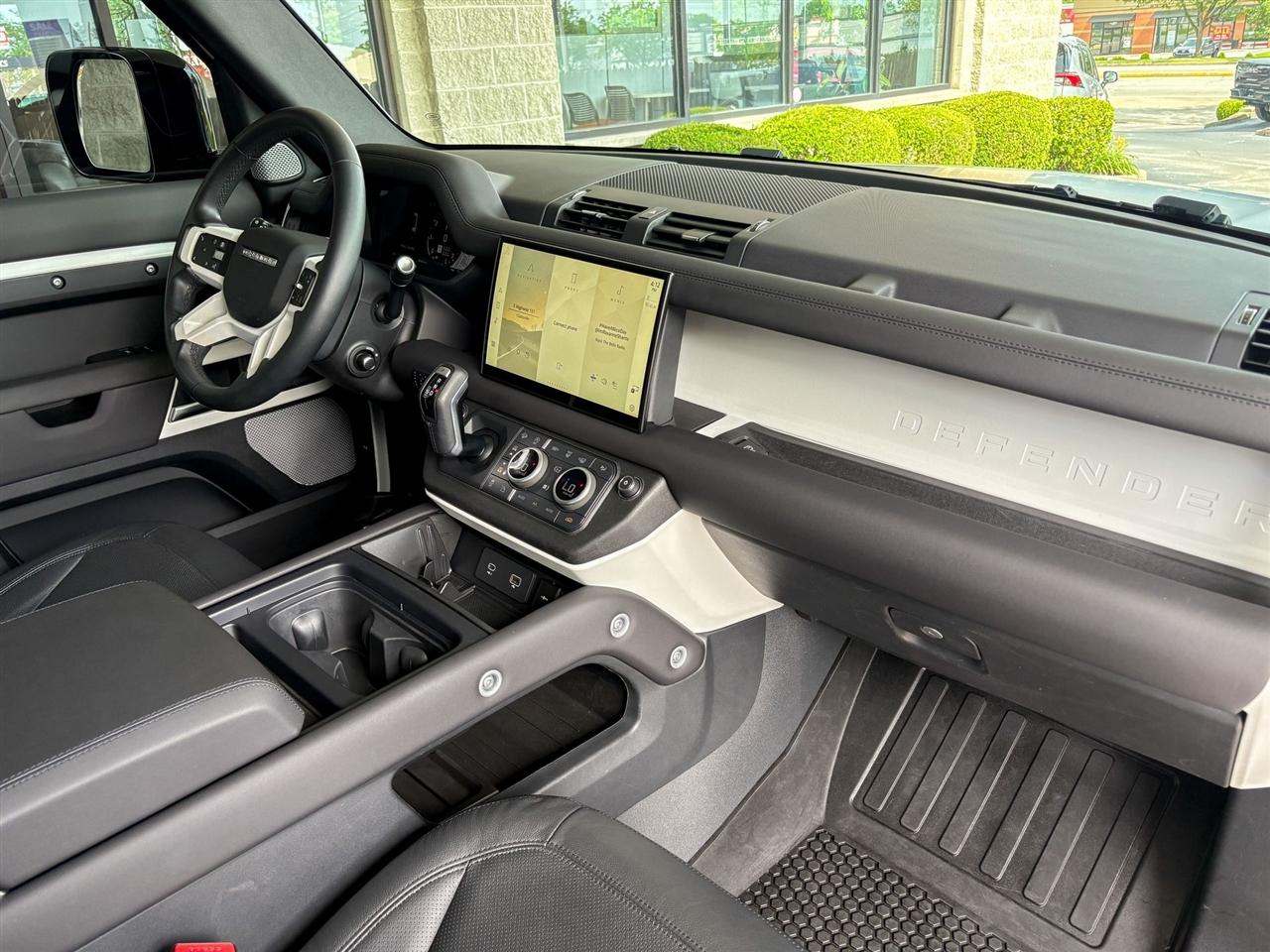 Land Rover Defender  2024